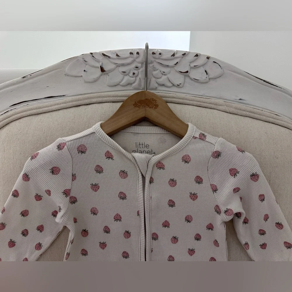🤍 6 Mth Organic Ribbed Strawberry Print Baby Footie Onesie in Oat NWT - Picture 6 of 10